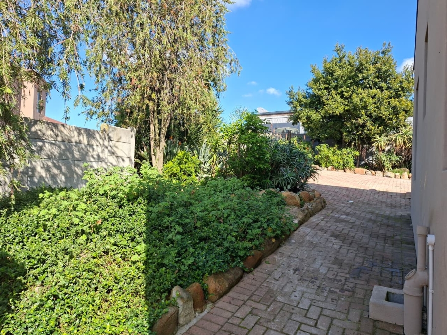 To Let 3 Bedroom Property for Rent in Jakarandas Western Cape